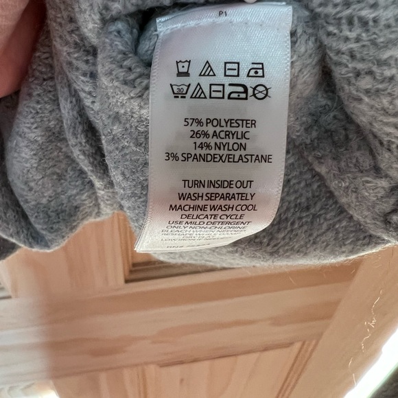 Snowflake Sweater - Picture 8 of 9